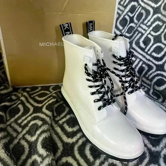 Michael kors rain boots - Picture 1 of 3